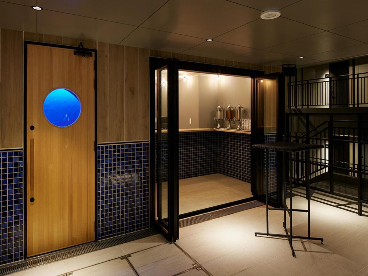 Androoms Port 3* Naha