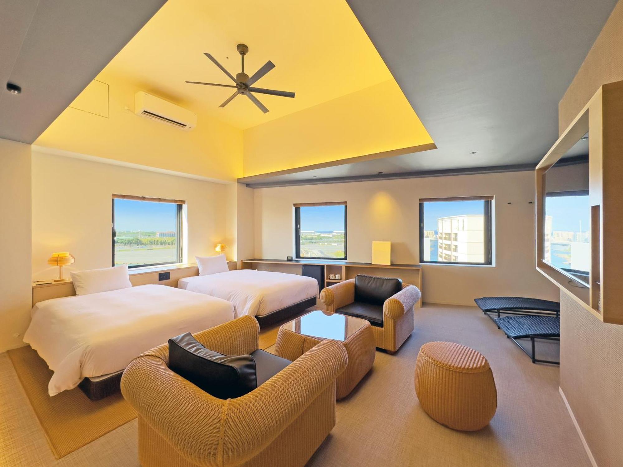 Androoms Port Hotel